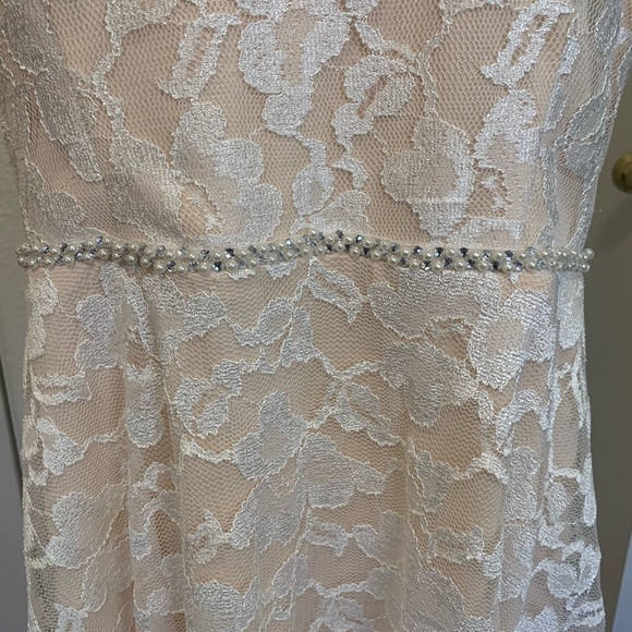 White Lace over cream under slip. City Triangles plus Size 18. Like new.Elegant - Picture 9 of 11